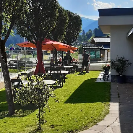 住宿加早餐酒店 Gaestehaus Braeuer Neukirchen am Großvenediger